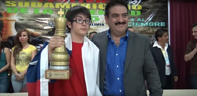 Sebastian Donoso Díaz quien con solo 14 años se ha convertido en el primer chileno Maestro FIDE (FM), que ha obtenido esta categoria a su corta edad.